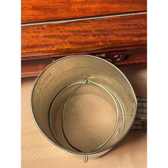 VTG Bromwell 3 cup Crank Sifter Flour Baking with Original Sticker EUC - Picture 14 of 15